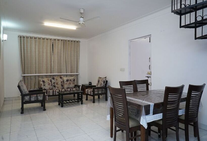 هتل 10 Blossoms Service Apartments By Oyo Rooms