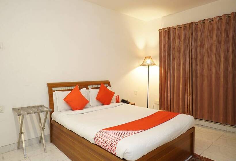 هتل 10 Blossoms Service Apartments By Oyo Rooms