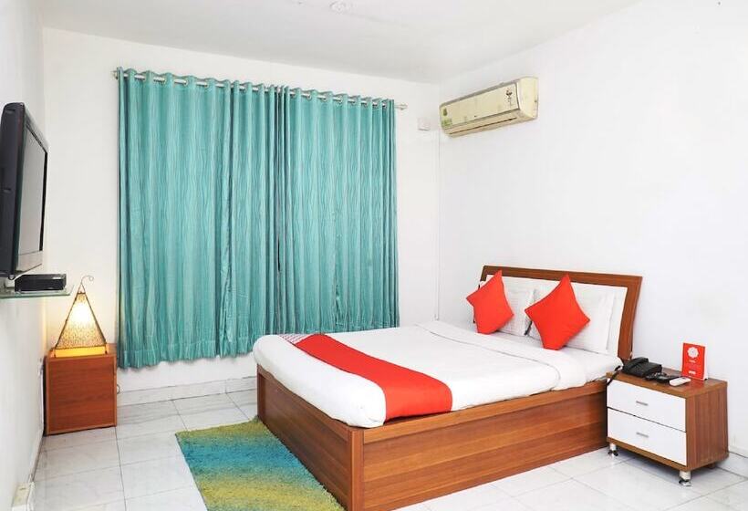 هتل 10 Blossoms Service Apartments By Oyo Rooms