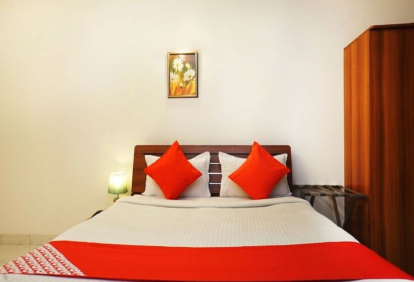 هتل 10 Blossoms Service Apartments By Oyo Rooms