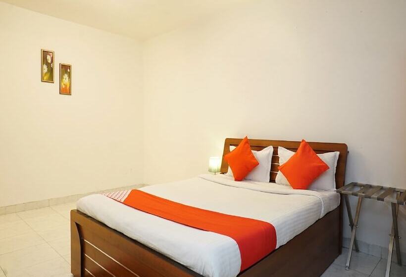 هتل 10 Blossoms Service Apartments By Oyo Rooms