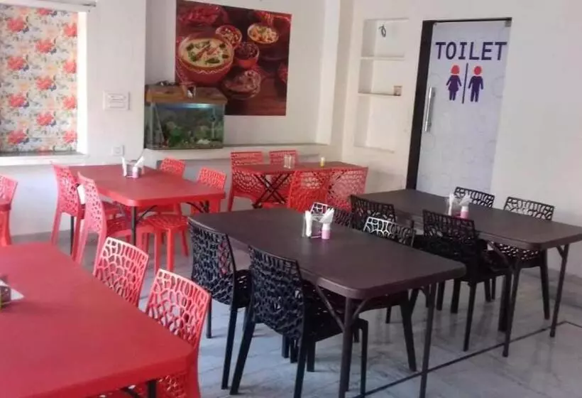 ホテル Collection O 26857  P.s. Royal Heritage