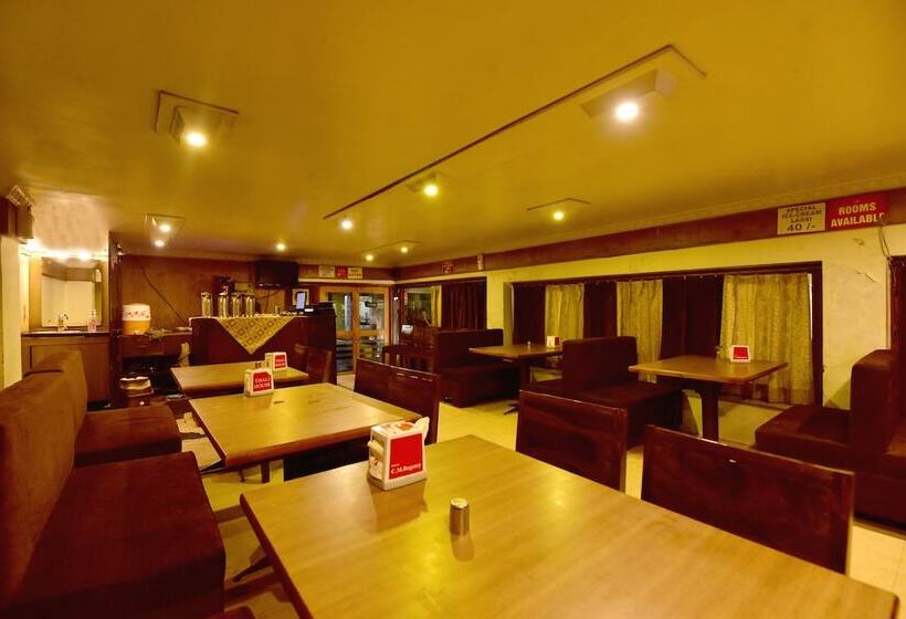 Hotel Oyo 22915 C M Regency