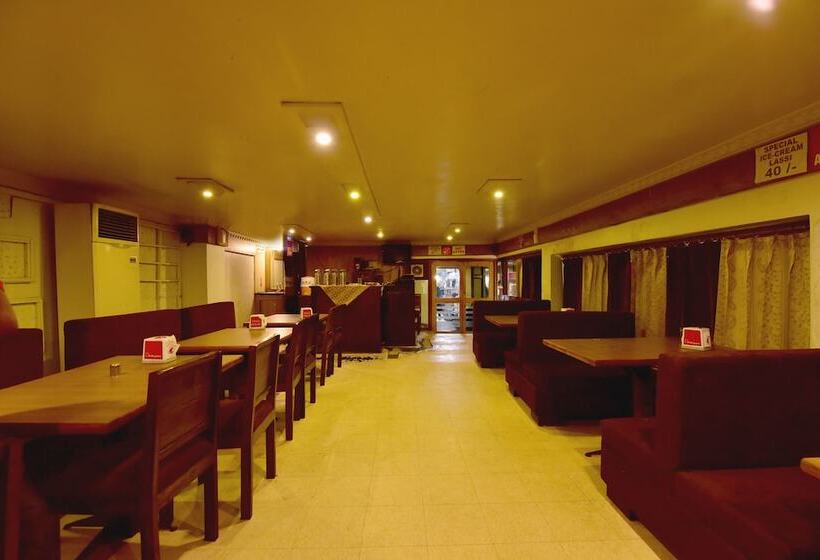 Hotel Oyo 22915 C M Regency