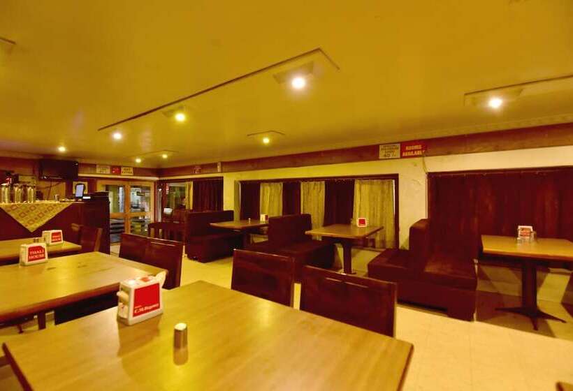 Hotel Oyo 22915 C M Regency