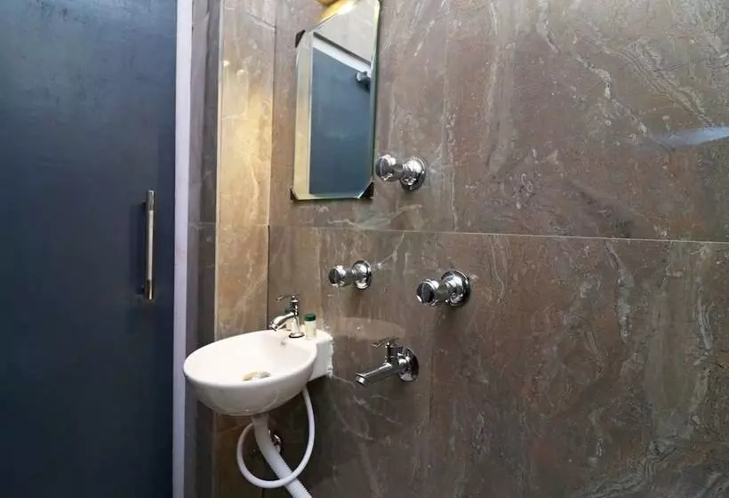 Hotelli Srj Inn By Oyo Rooms