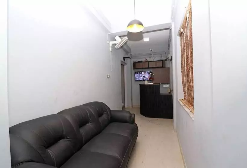 Hotelli Srj Inn By Oyo Rooms