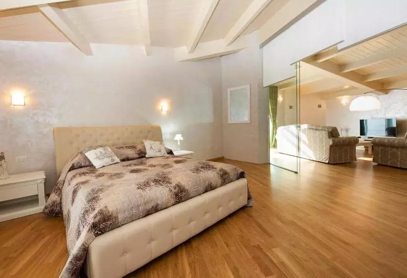 Jolie Bed And Breakfast