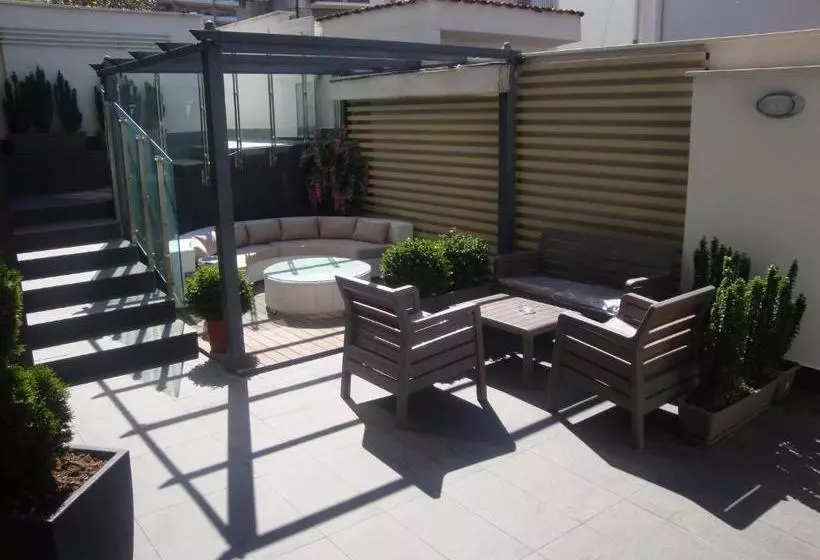 Jolie Bed And Breakfast