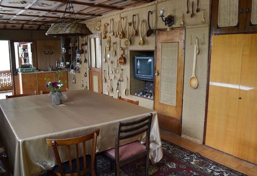 پانسیون Artsiv Guesthouse