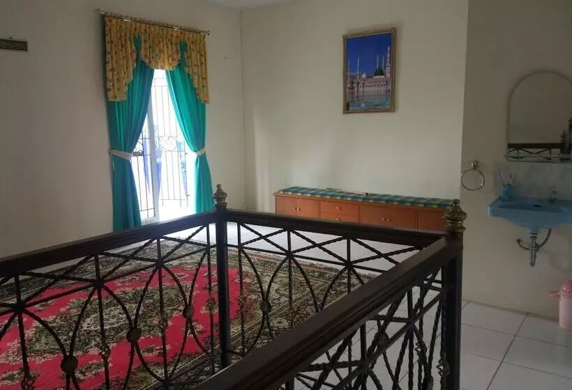 Villa Abdi Cipanas With Swimming Pool
