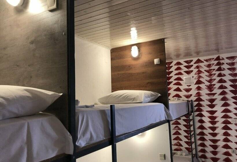 ユースホステル Kisas Place