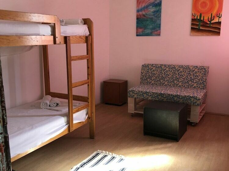 ユースホステル Kisas Place