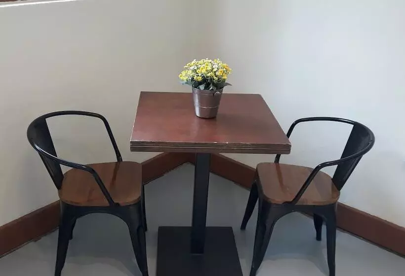 Garden Guest House   Hostel