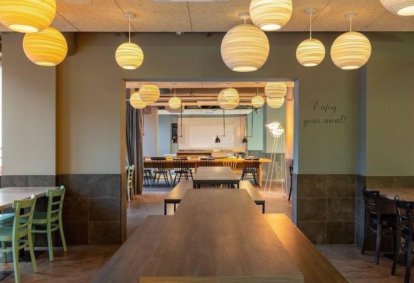 בית מלון כפרי A&o Warszawa Wola