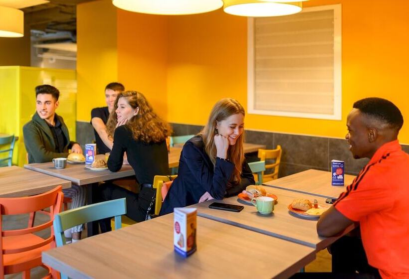 בית מלון כפרי A&o Warszawa Wola