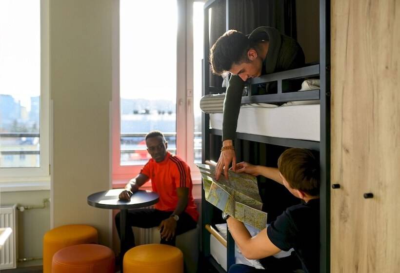 בית מלון כפרי A&o Warszawa Wola