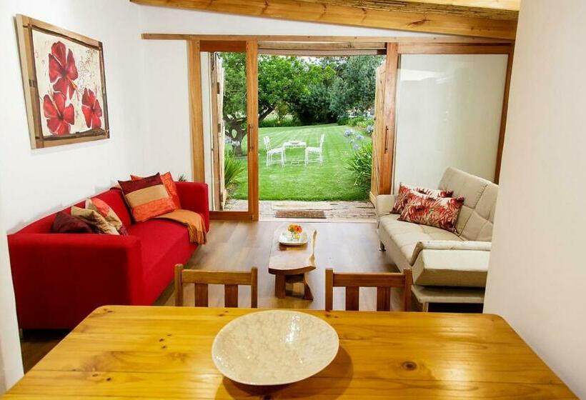 בית מלון כפרי Blue Lily Retreat