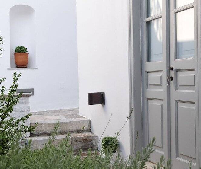 1880 Luxury Apartments