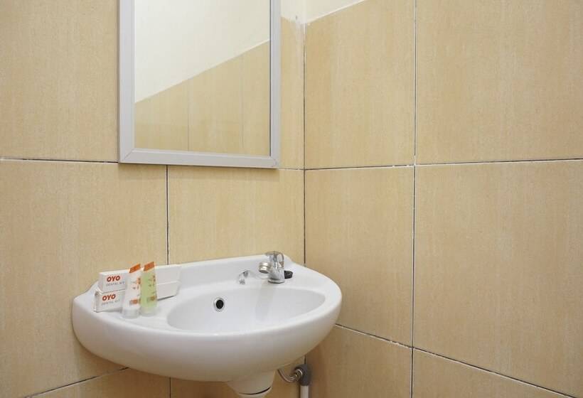 هاستل Oyo 265 Nurdiono House Kentungan