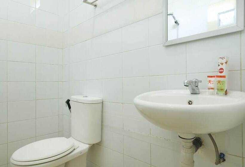 هاستل Oyo 265 Nurdiono House Kentungan