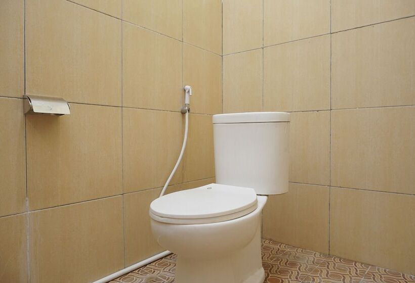 هاستل Oyo 265 Nurdiono House Kentungan