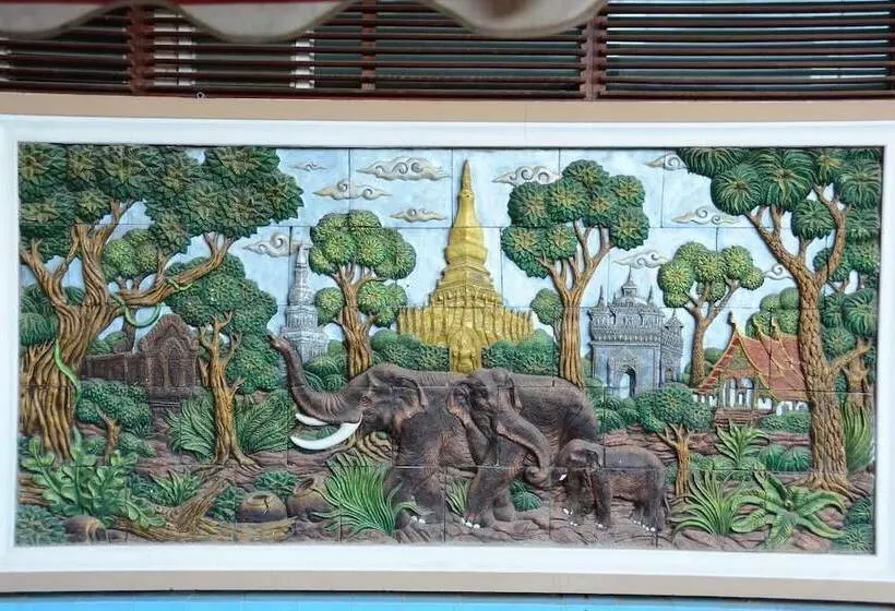 ホテル Anoulackkhenlao