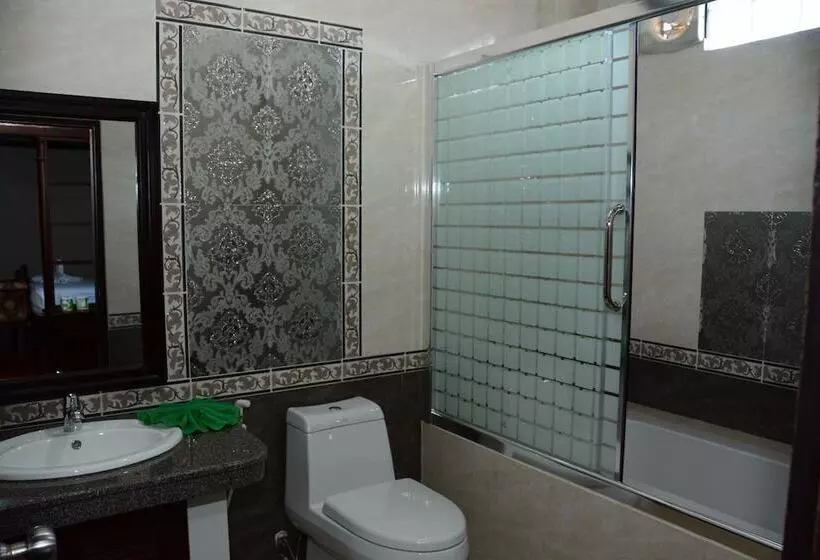 ホテル Anoulackkhenlao