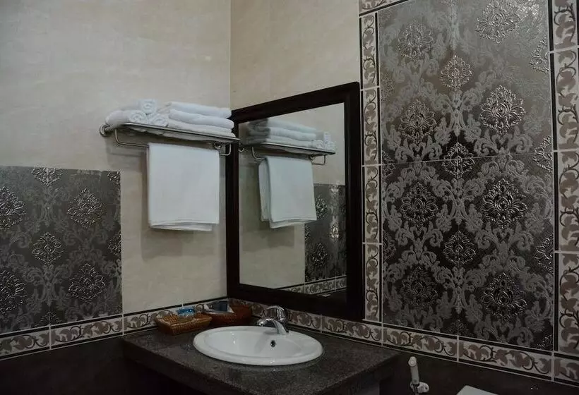 ホテル Anoulackkhenlao