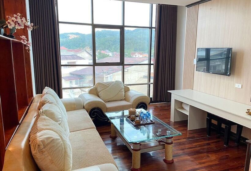 ホテル Anoulackkhenlao