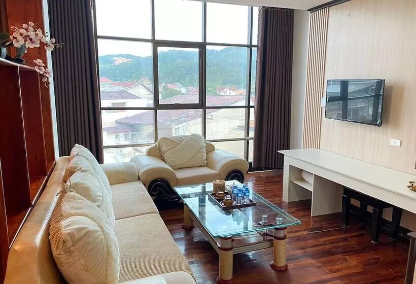 ホテル Anoulackkhenlao