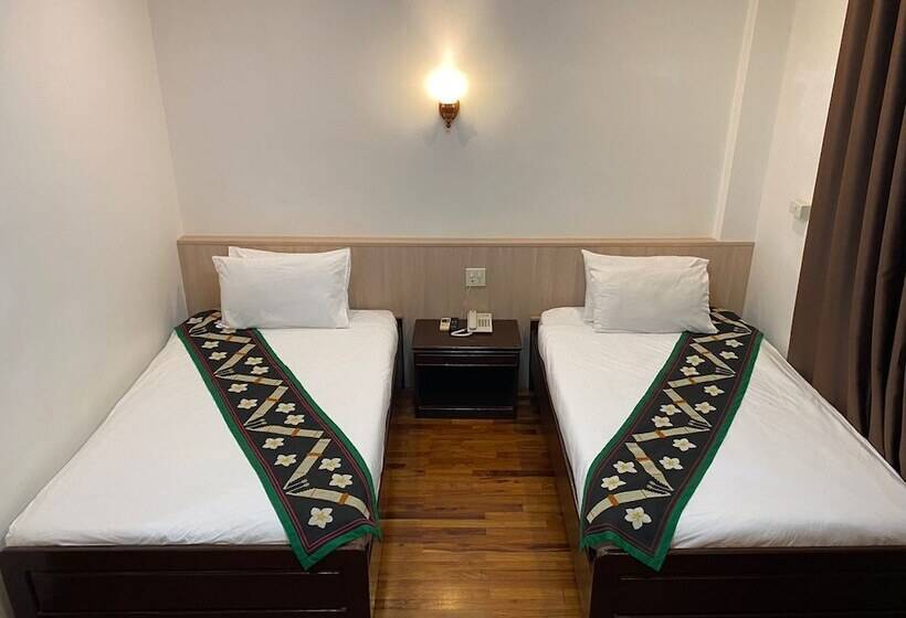 ホテル Anoulackkhenlao