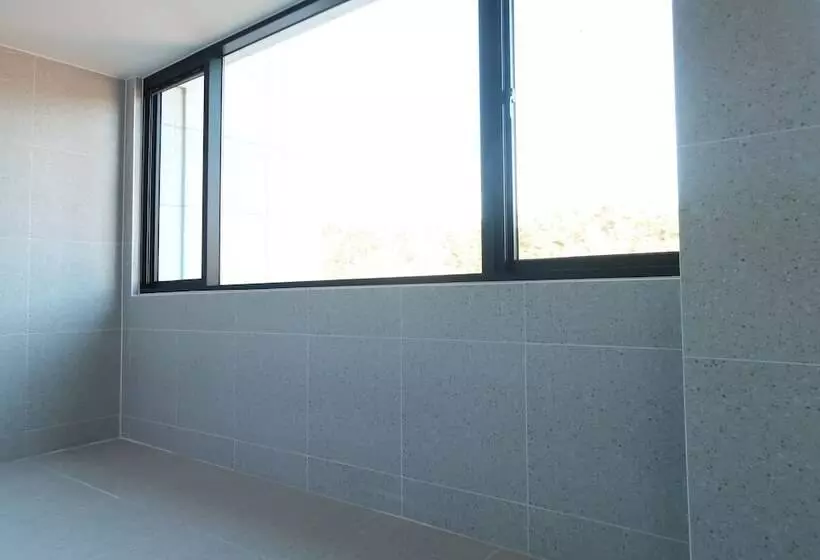 Changwon Brown Dot Hotel Palyong