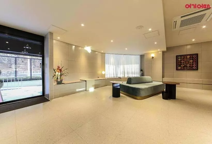 Changwon Brown Dot Hotel Palyong