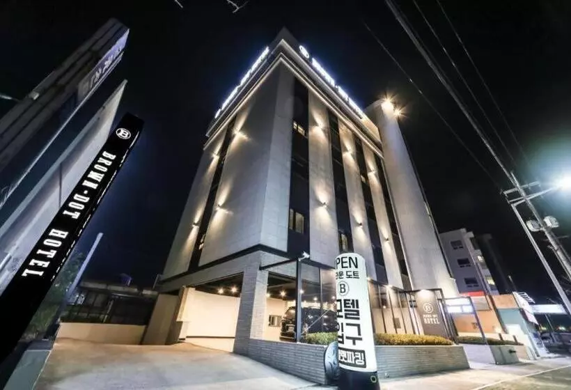 Changwon Brown Dot Hotel Palyong