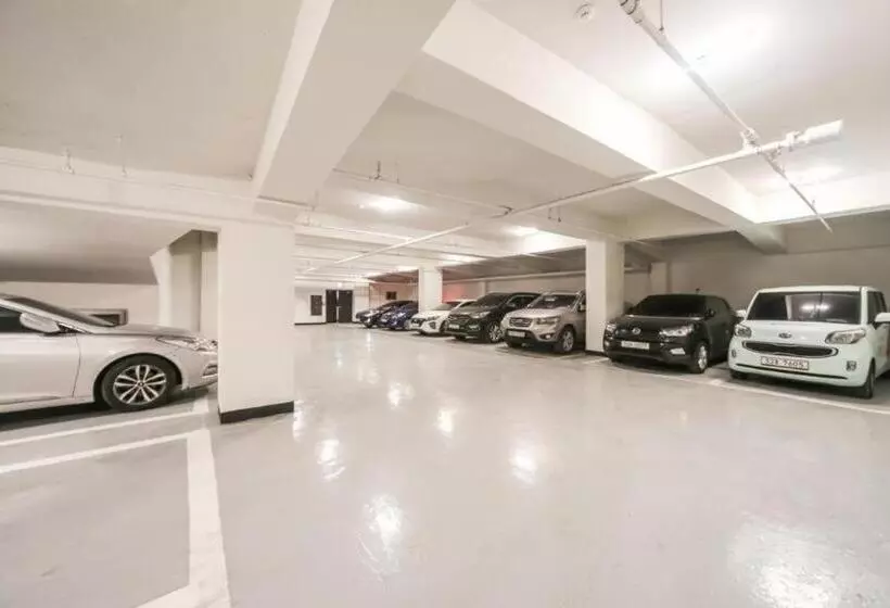 Changwon Brown Dot Hotel Palyong