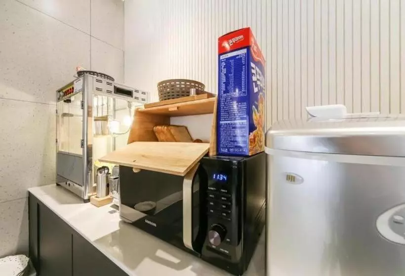 Changwon Brown Dot Hotel Palyong
