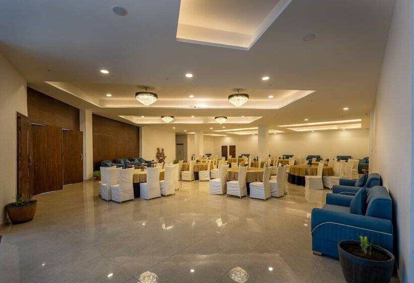 هتل Coral Resort And Spa Centrally Heated Mountain Side Resort Manali