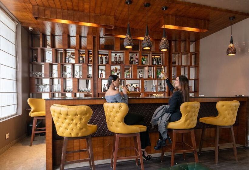 هتل Coral Resort And Spa Centrally Heated Mountain Side Resort Manali