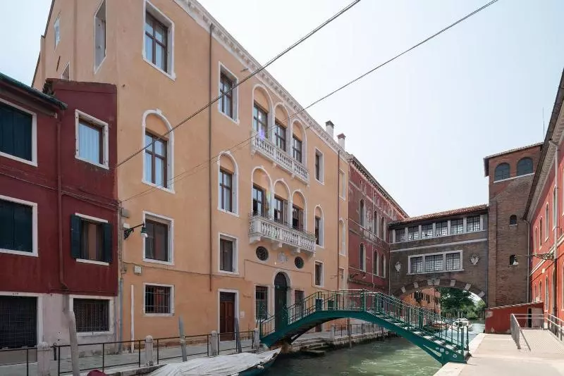 مسافرخانه Palazzo Martinelli Dolfin