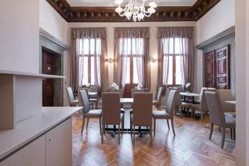 مسافرخانه Palazzo Martinelli Dolfin