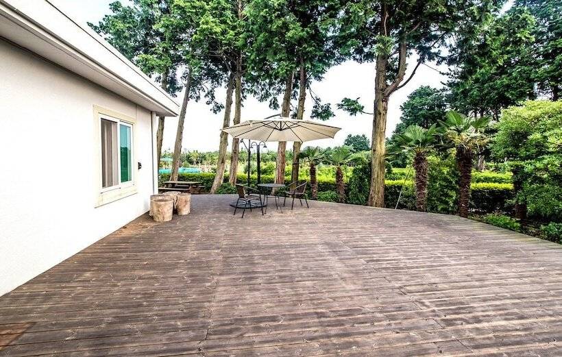 פנסיון Jeju Green Pampas