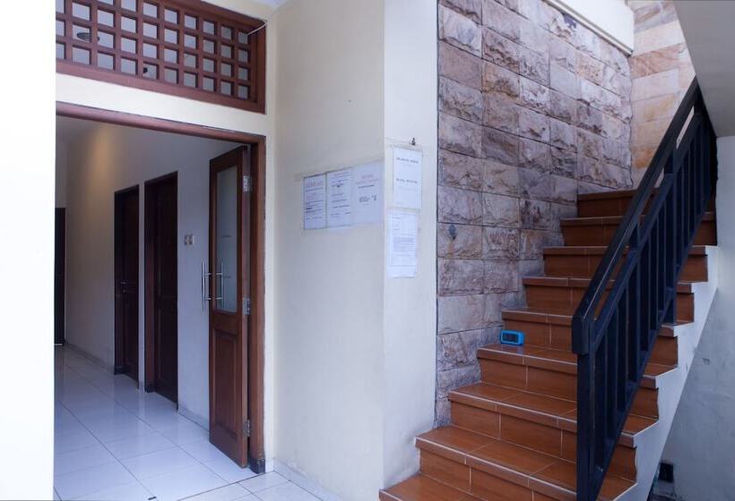 פנסיון Reddoorz @ Genteng Surabaya