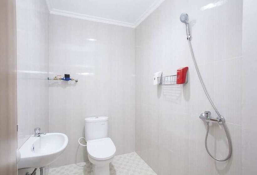 פנסיון Reddoorz @ Genteng Surabaya