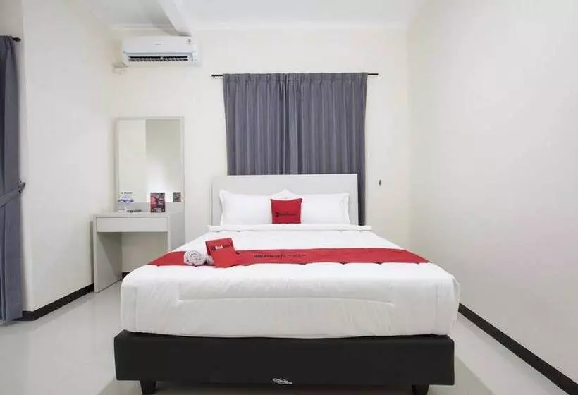 ペンション Reddoorz @ Genteng Surabaya