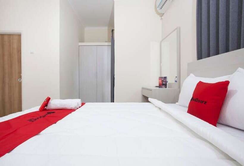 פנסיון Reddoorz @ Genteng Surabaya