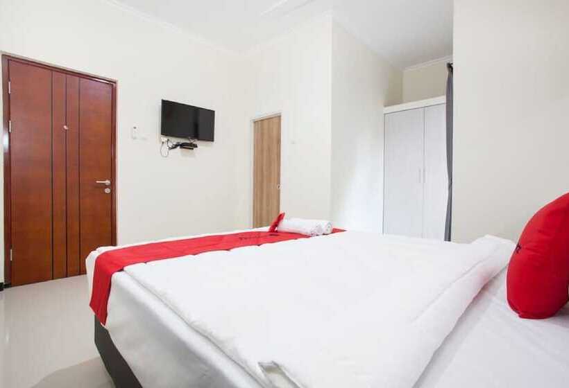 פנסיון Reddoorz @ Genteng Surabaya