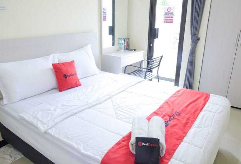 פנסיון Reddoorz @ Genteng Surabaya