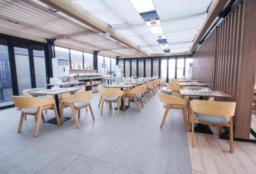 فندق Kuretakeso Kemang