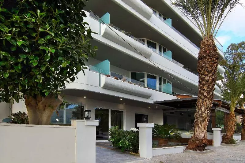 Maison 66, Riviera Hotels